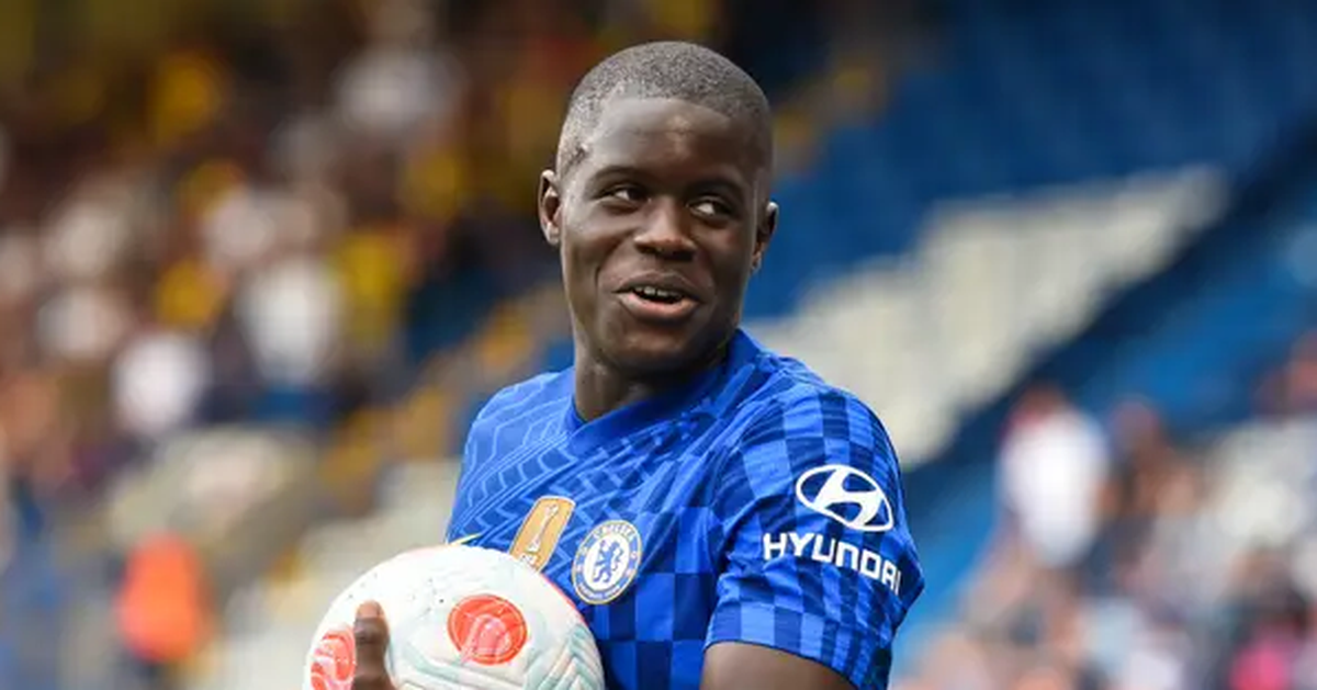 Cựu cầu thủ Chelsea đang đi ăn thì bị tát vào mặt