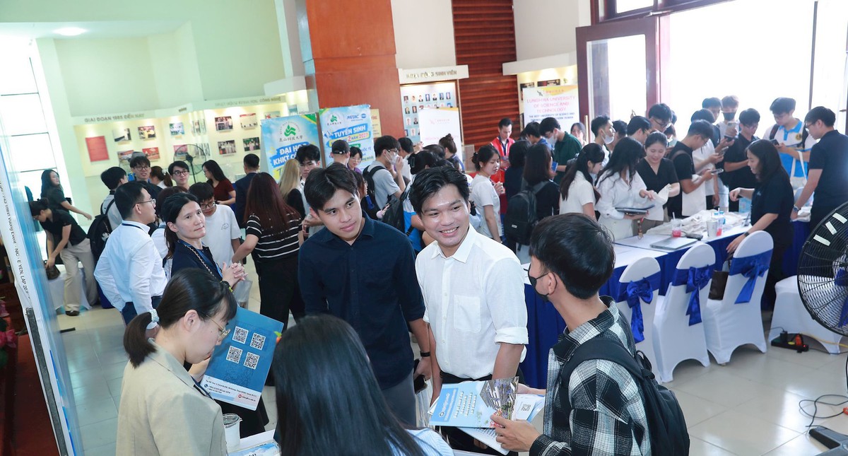 188 suất học bổng mở đường cho sinh viên Việt Nam tiếp cận ngành bán dẫn toàn cầu