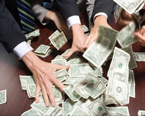 Tự doanh CTCK quay đầu bán ròng phiên cuối tuần, ngược chiều vẫn miệt mài gom VPBank