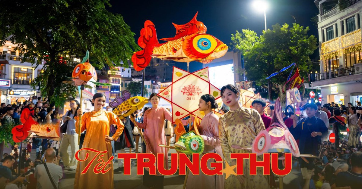 Đêm Trung thu: Hàng Mã chìm trong biển người, cấm xe 24/24, TP.HCM mưa vừa ngớt giới trẻ liền xuống đường
