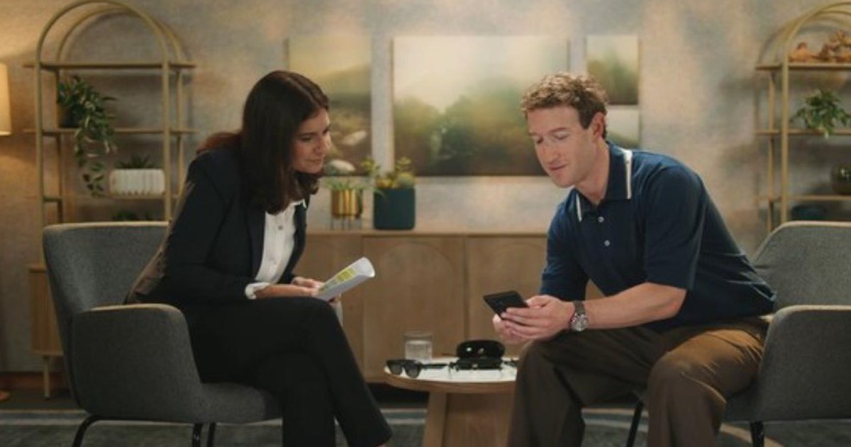 Chiếc điện thoại Samsung trên tay Mark Zuckerberg khiến nhiều người bất ngờ