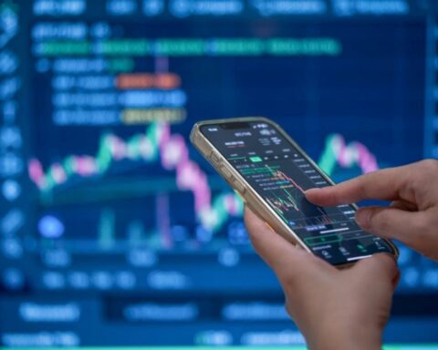 Chứng khoán tuần qua: Thị trường rung lắc mạnh, người nhà lãnh đạo PNJ liên tục thoái vốn