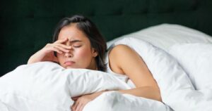 Thói quen ngủ này có thể âm thầm ảnh hưởng đến tim, liên quan đến suy tim và đột quỵ, đáng tiếc nhiều người vẫn làm mỗi đêm