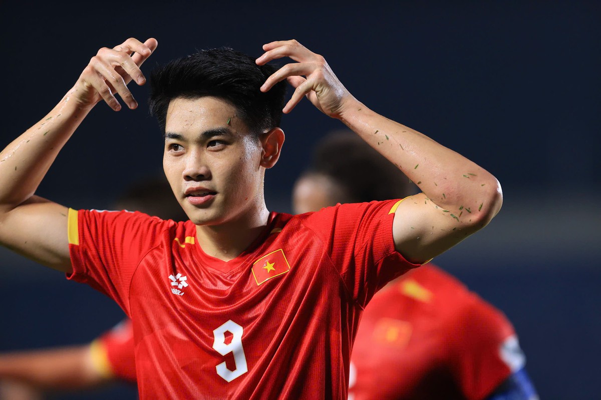 Trang chủ FIFA khen ngợi Đình Bắc