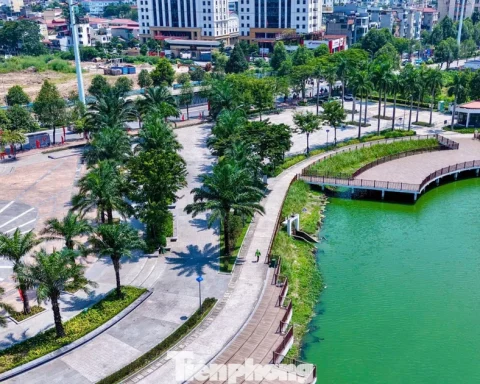 Tuyến đường sở hữu ba ‘lá phổi xanh’ giữa đô thị cao tầng phía Tây Hà Nội
