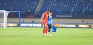 Xuân Son rách cơ đùi chia tay FIFA ASEAN Cup, trở về Việt Nam vào ngày mai