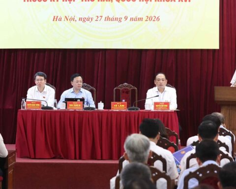 Tổng Bí thư, Chủ tịch nước: Tận dụng đất xây nhà để bán, trường học ai lo?