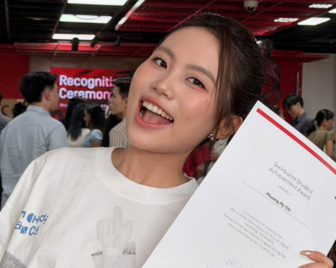 Thu nhập của ca sĩ Việt kiếm ít nhất 11 tỷ/năm, chạy show tất bật mà vẫn học giỏi xuất sắc