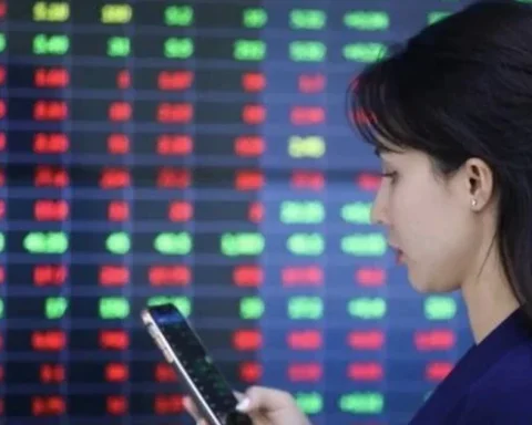Chứng khoán rung lắc mạnh, dòng tiền săn cổ phiếu ‘ngược sóng’