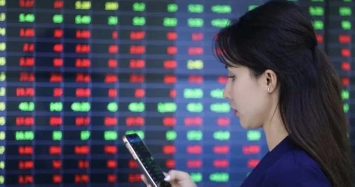Chứng khoán rung lắc mạnh, dòng tiền săn cổ phiếu ‘ngược sóng’