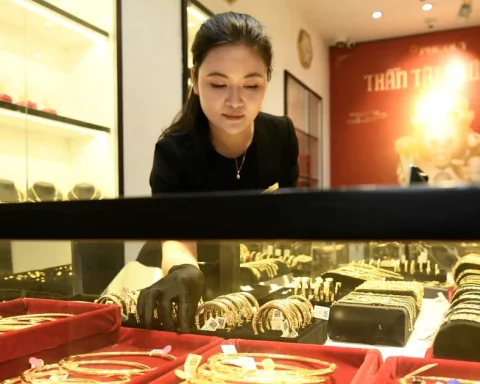 Vì sao càng mua vàng càng lỗ?