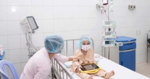 Em bé 1 tuổi rưỡi hiến tủy thành công cứu chị gái