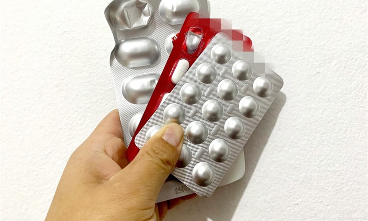 Đề xuất cấm livestream bán thuốc: Giải pháp chặn đứng những hệ lụy từ mua thuốc online và “bác sĩ google”