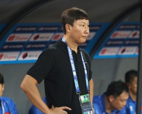 HLV Kim Sang-sik: “Tôi thấy xấu hổ khi thua Thái Lan thế này”