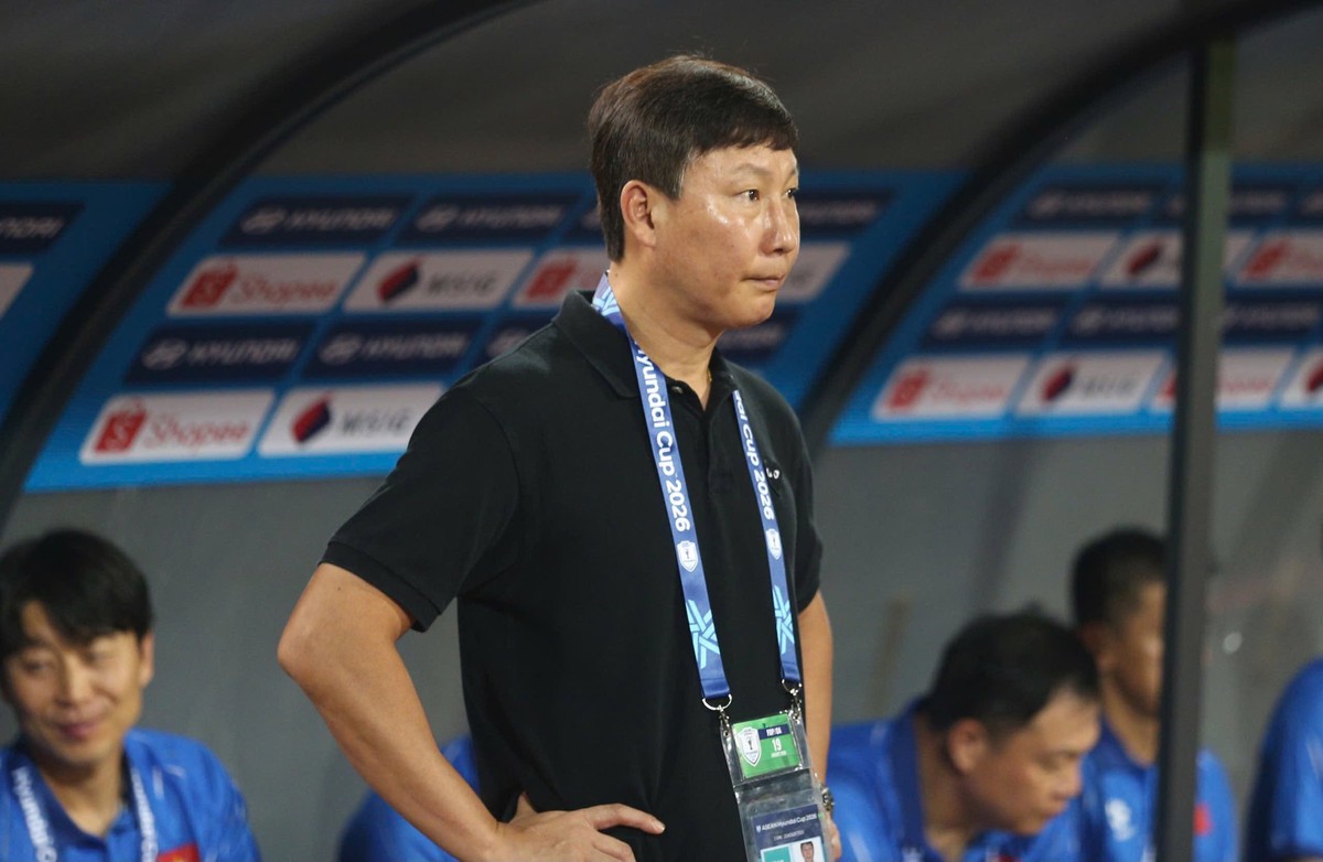HLV Kim Sang-sik: “Tôi thấy xấu hổ khi thua Thái Lan thế này”