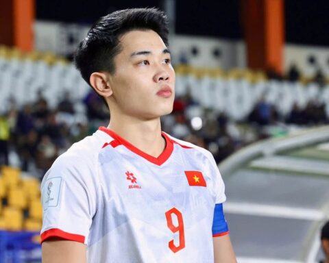 Đình Bắc ở lại sân đến nửa đêm sau trận thua Thái Lan