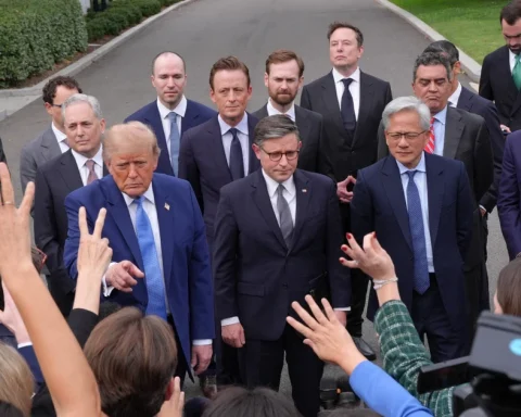Tổng thống Mỹ Trump ký ‘hiến pháp’ AI cùng các trùm công nghệ