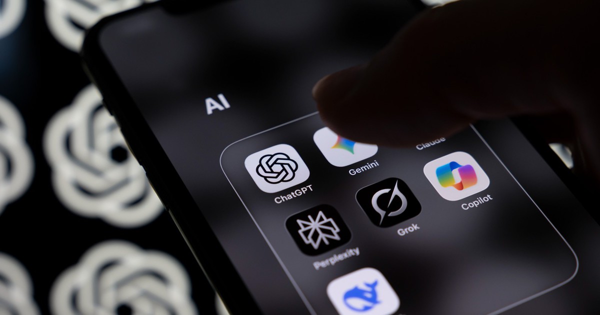 Chính phủ Anh dạy nhân viên dùng AI: Đừng nói “cảm ơn” với chatbot AI