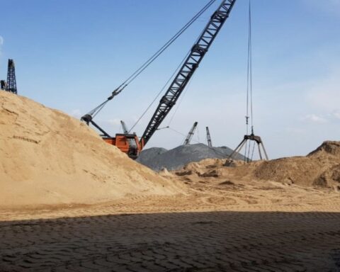 ‘Chi phí san lấp tại Hà Nội tăng gấp 3 lần, TP.HCM không có cát để san lấp’