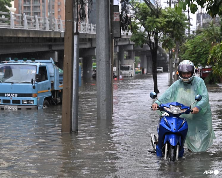 Toàn cảnh Bangkok sau gần 48 giờ mưa lớn, cả 50 quận đều là vùng thiên tai- Ảnh 11.