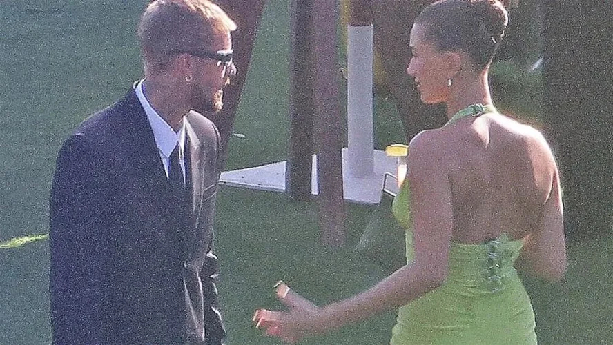 Vợ chồng Justin Bieber cãi nhau “long trời lở đất” ngay giữa đám cưới bạn thân?- Ảnh 2.