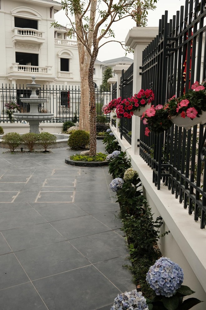 Biệt thự 3 tầng toàn màu trắng của mỹ nhân Hà Nội 30 tuổi chưa lấy chồng, được báo Trung khen là "quốc bảo nhan sắc"- Ảnh 3.