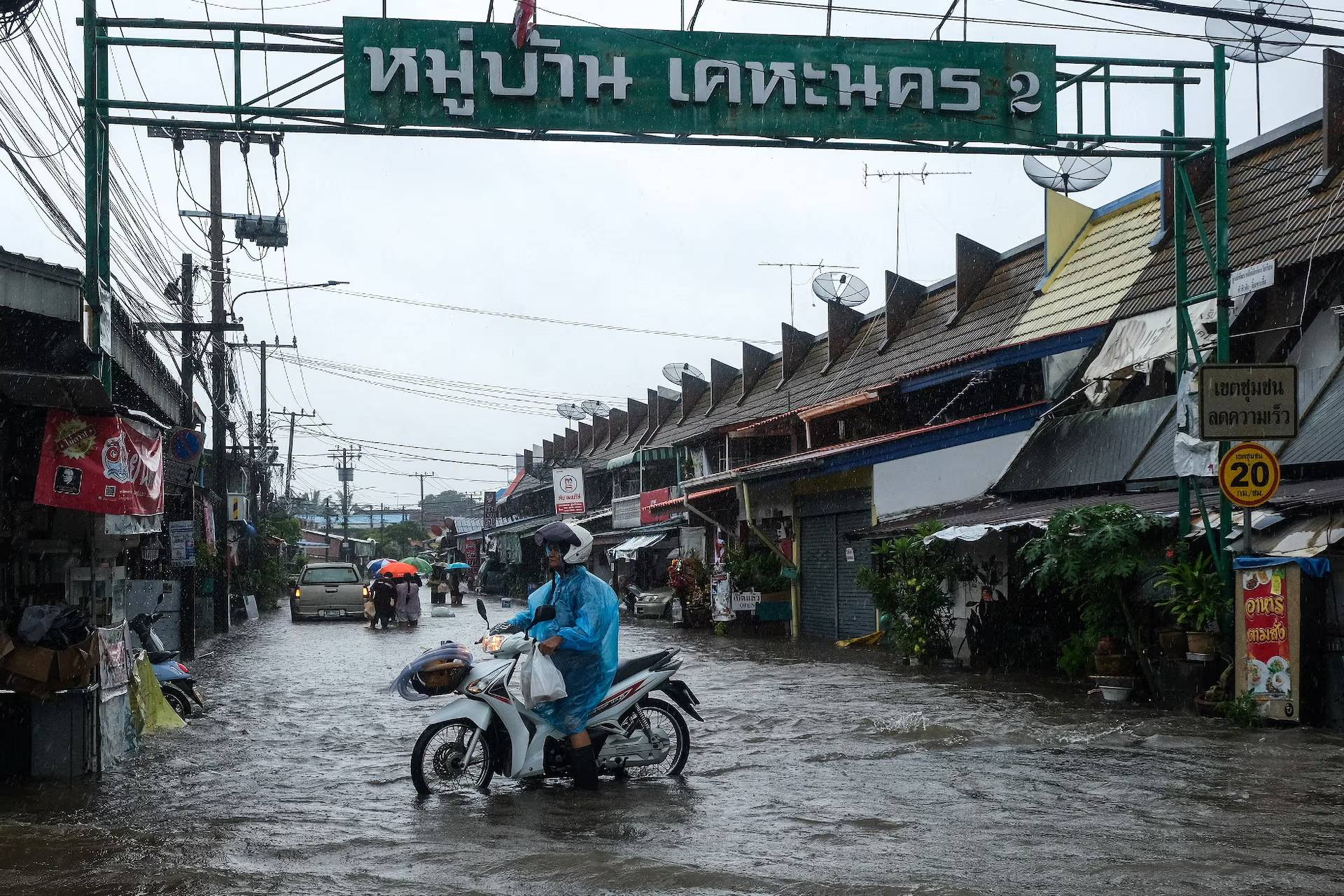 Cảnh báo du khách Việt đến Bangkok giữa thời điểm ngập lụt 'thảm họa'- Ảnh 3.