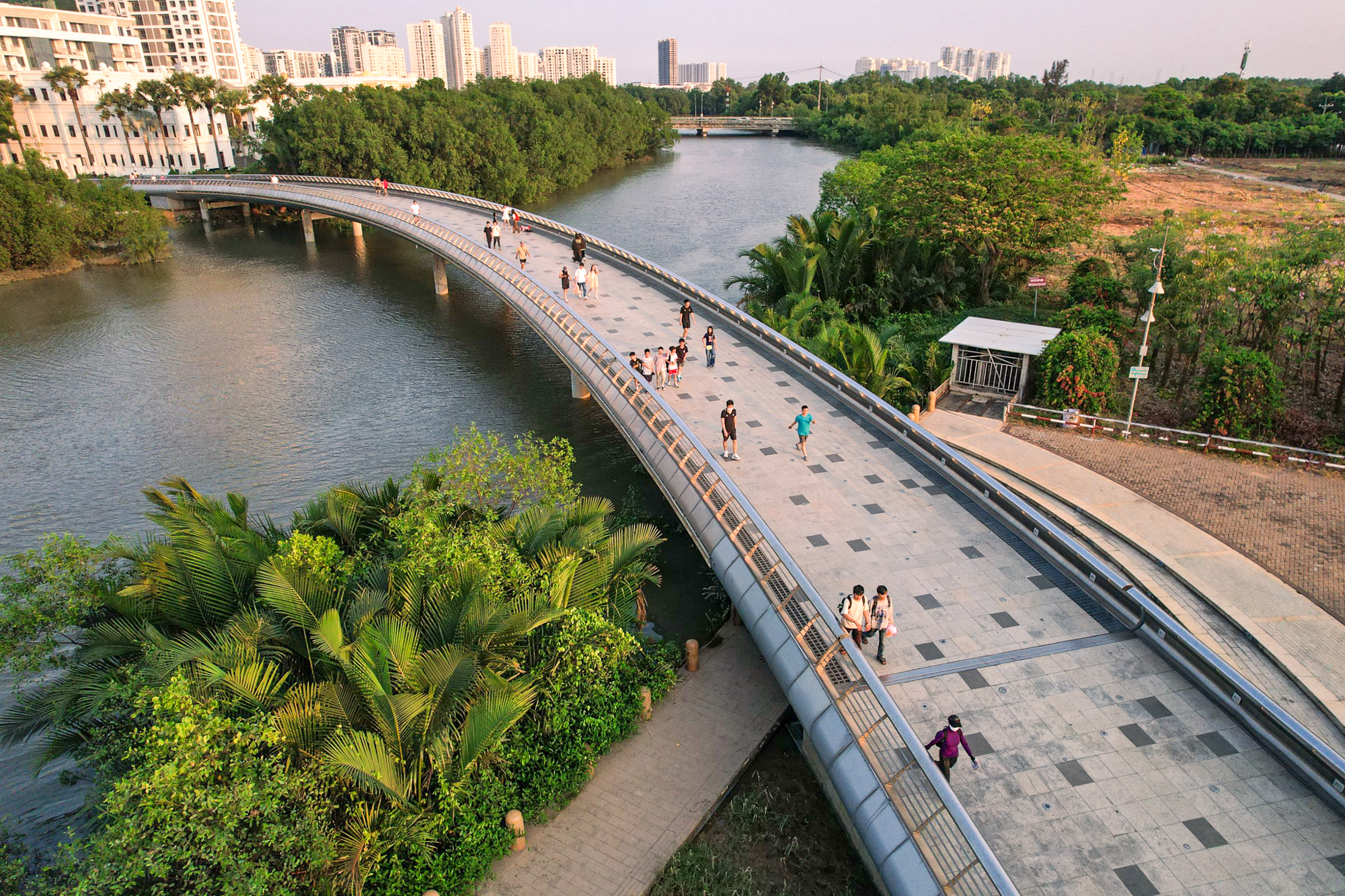Chim có trong sách đỏ đua nhau kéo về một khu đô thị được mệnh danh là ‘khu nhà giàu’, mật độ xây dựng chỉ 26%, dành 174 ha làm cây xanh và hồ nước - Ảnh 10. Chim có trong sách đỏ đua nhau kéo về một khu đô thị được mệnh danh là ‘khu nhà giàu’, mật độ xây dựng chỉ 26%, dành 174 ha làm cây xanh và hồ nước - Ảnh 10.