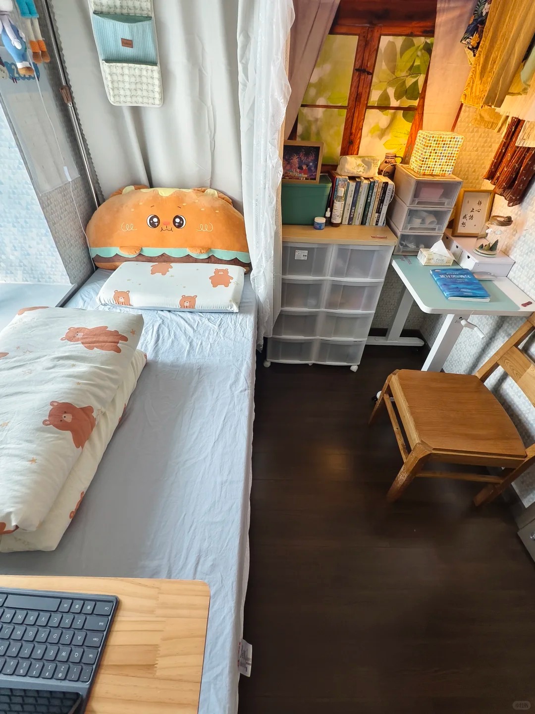 Căn phòng 4m² công ty cấp cho y tá lương 23 triệu/tháng- Ảnh 1.