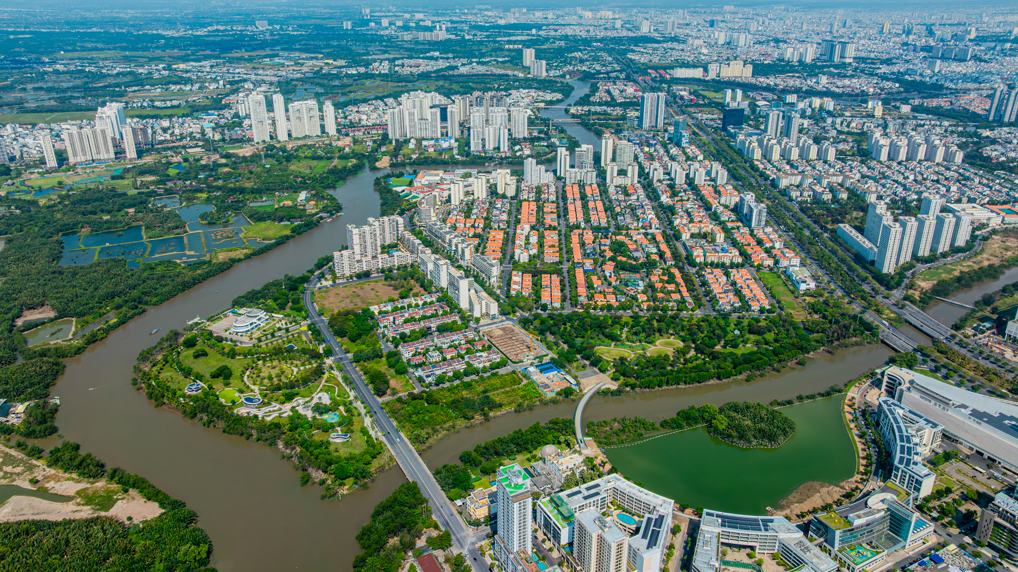 Chim có trong sách đỏ đua nhau kéo về một khu đô thị được mệnh danh là ‘khu nhà giàu’, mật độ xây dựng chỉ 26%, dành 174 ha làm cây xanh và hồ nước - Ảnh 11. Chim có trong sách đỏ đua nhau kéo về một khu đô thị được mệnh danh là ‘khu nhà giàu’, mật độ xây dựng chỉ 26%, dành 174 ha làm cây xanh và hồ nước - Ảnh 11.