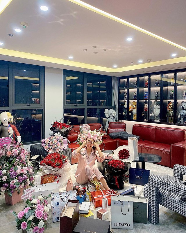 Biệt thự 3 tầng toàn màu trắng của mỹ nhân Hà Nội 30 tuổi chưa lấy chồng, được báo Trung khen là "quốc bảo nhan sắc"- Ảnh 9.
