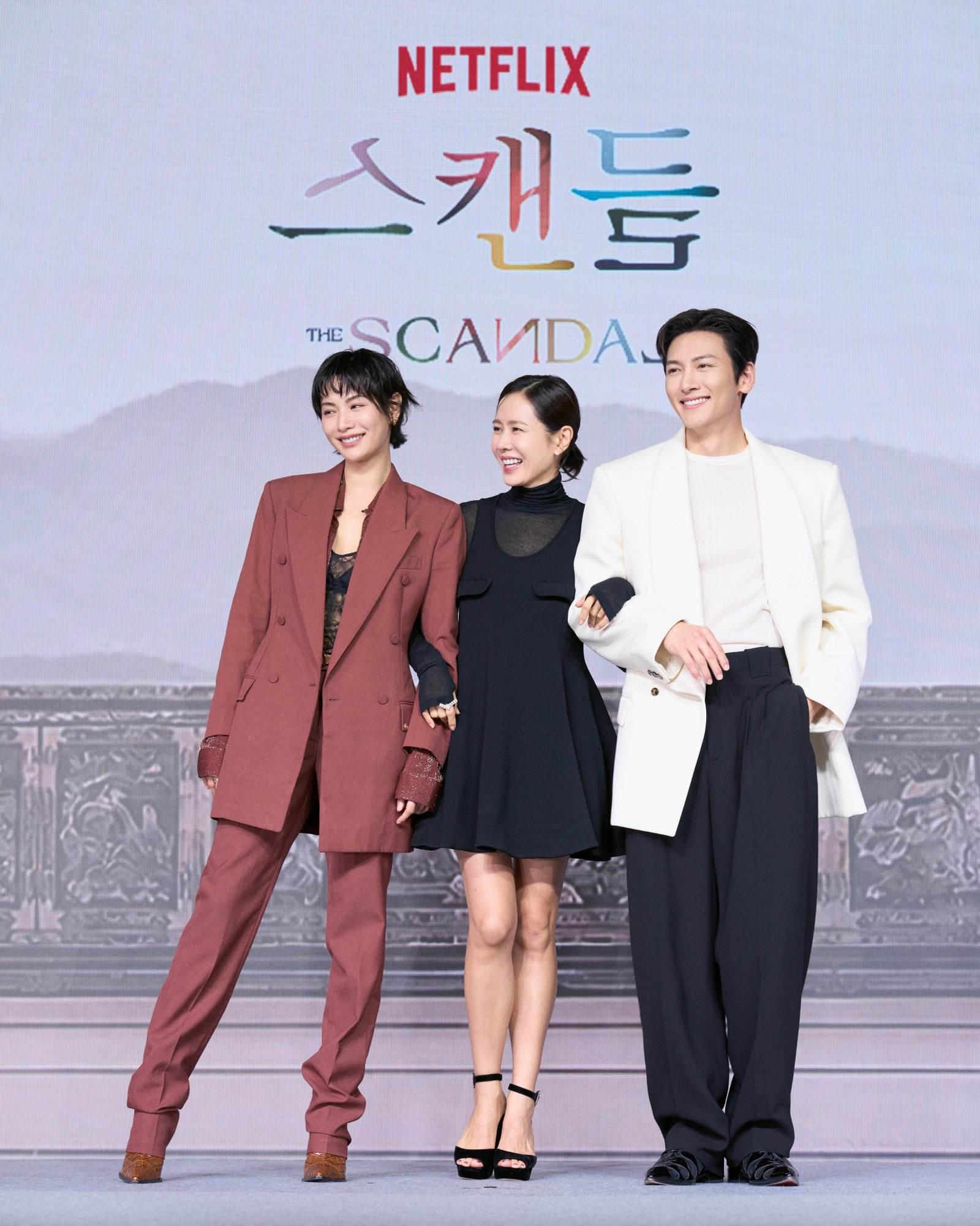 Sự kiện toàn sao khủng: Ji Chang Wook chuẩn bạch mã hoàng tử, mỹ nhân đẹp nhất thế giới ga lăng với Son Ye Jin- Ảnh 15.