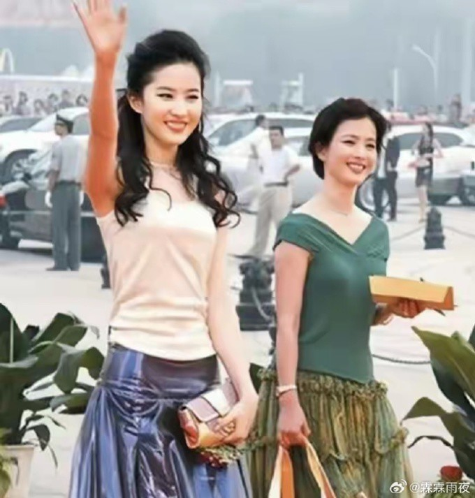 Có mẹ xinh đẹp cỡ này, bảo sao Lưu Diệc Phi là đại mỹ nhân!- Ảnh 7.