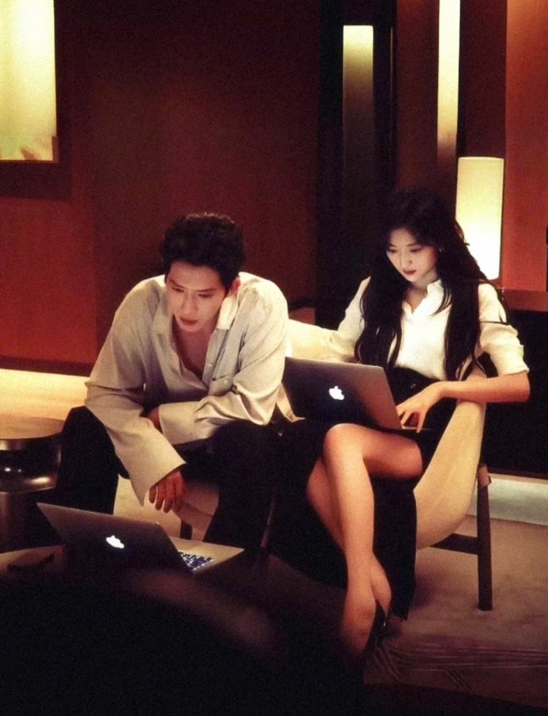 Tổng tài bad boy đang khiến cả MXH rần rần: Visual miễn chê, cùng bạn gái trở thành cặp đôi mặc đẹp nhất showbiz- Ảnh 13.