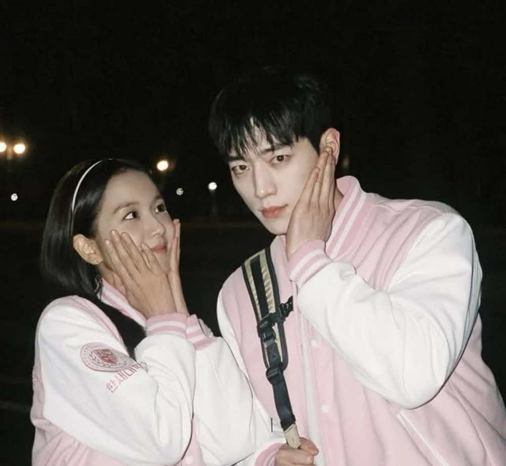 Jisoo lộ cả tá bằng chứng hẹn hò 