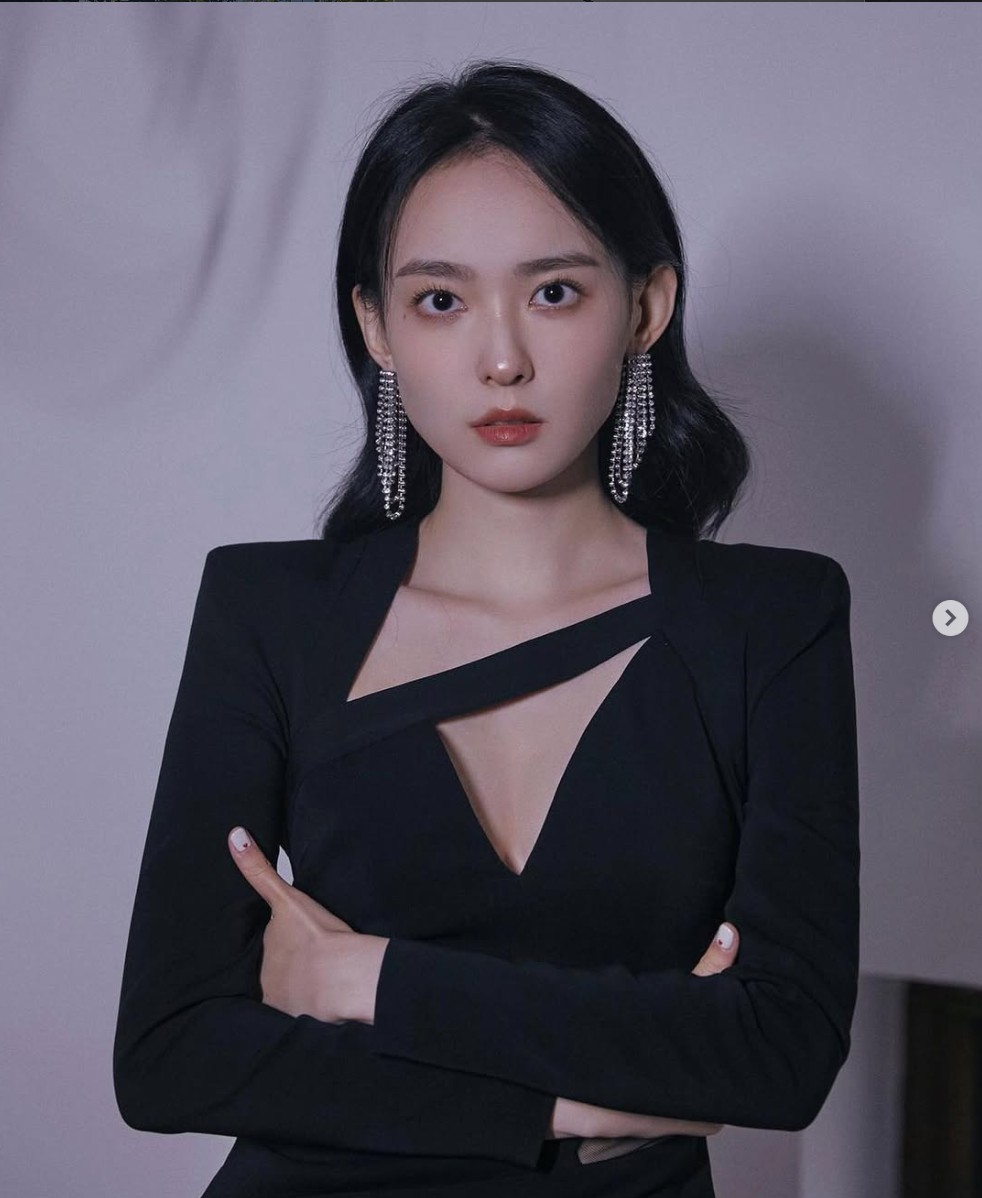 Xuất hiện mỹ nhân chia rẽ cặp đôi Đầu Xuân Tươi Sáng: Đẹp kịch trần sang tới nóc, cành vàng lá ngọc xé truyện bước ra- Ảnh 3.