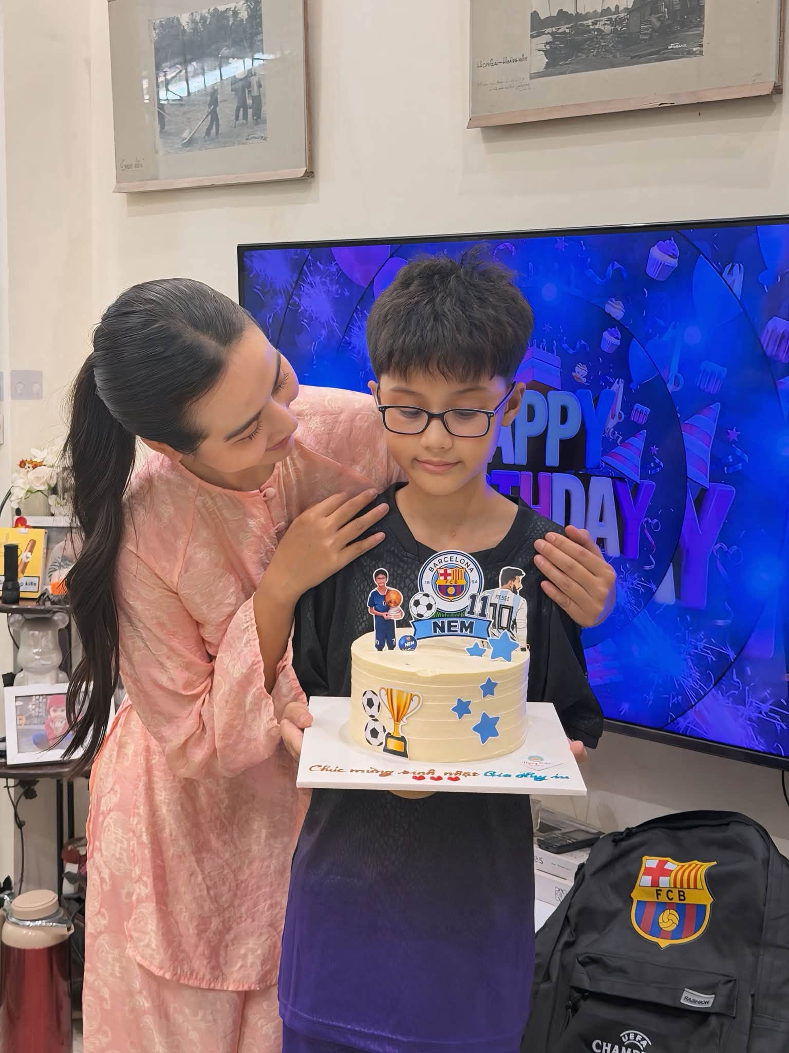 Con trai Huyền Lizzie 11 tuổi điển trai gây sốt, ước mơ làm cầu thủ- Ảnh 2.
