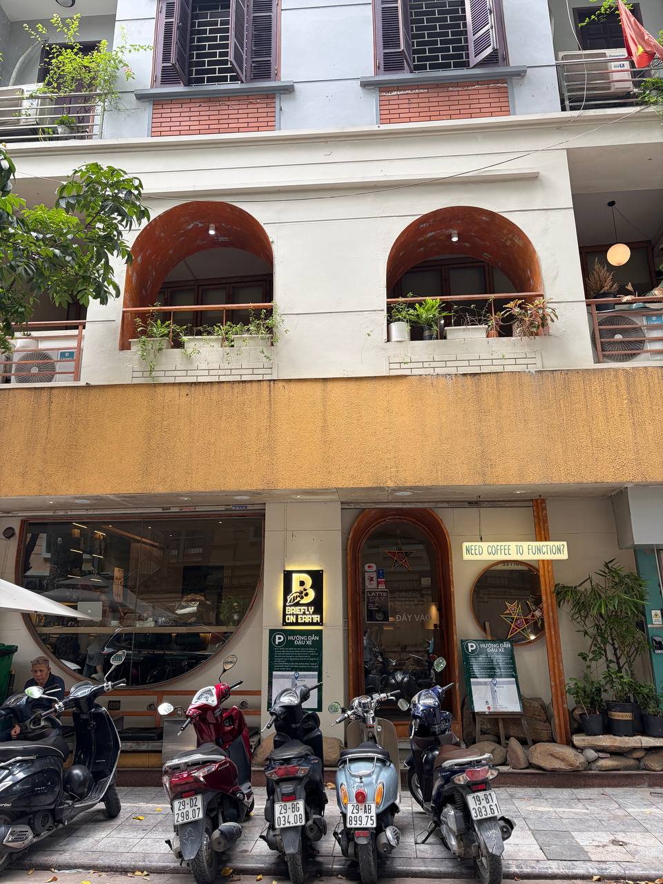 Đêm Trung thu: Hàng Mã chìm trong biển người, cấm xe 24/24, TP.HCM mưa vừa ngớt giới trẻ liền xuống đường - Ảnh 9.