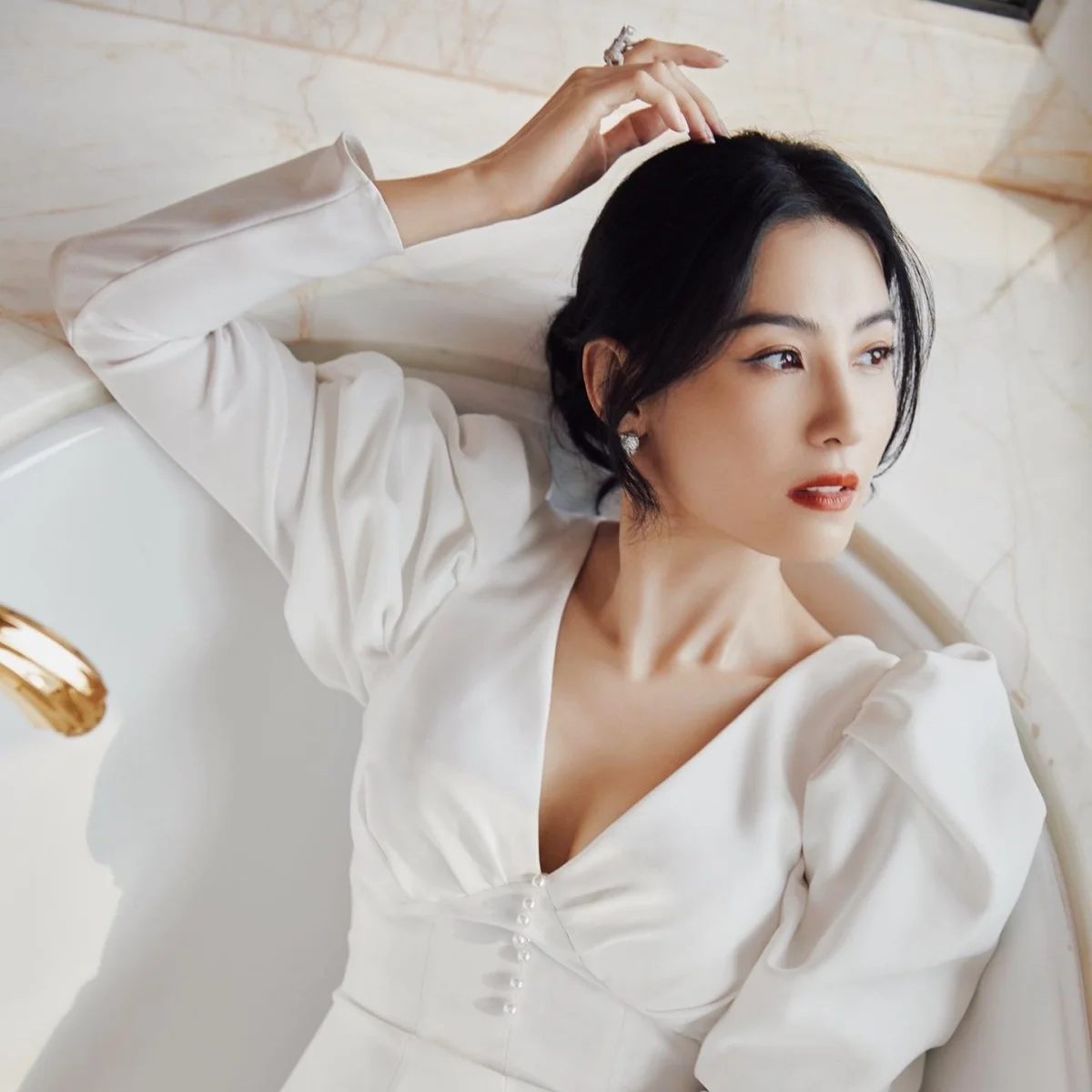 46 tuổi, Trương Bá Chi sở hữu làn da trẻ trung như thiếu nữ: 10 thói quen phụ nữ sau 40 càng nên duy trì - Ảnh 3.