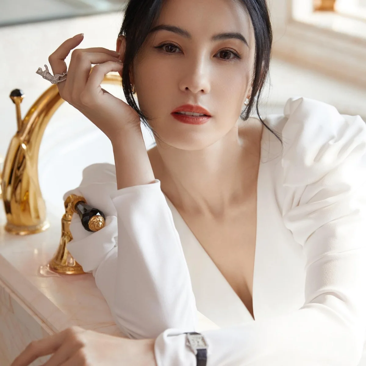 46 tuổi, Trương Bá Chi sở hữu làn da trẻ trung như thiếu nữ: 10 thói quen phụ nữ sau 40 càng nên duy trì - Ảnh 2.