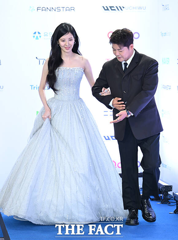 Sự kiện hot nhất showbiz hôm nay: Seohyun (SNSD) hóa nữ thần, nam thần BAD "hẩy ngực" chiếm trọn spotlight- Ảnh 1.
