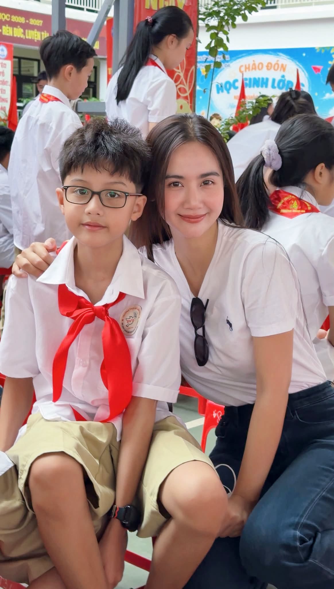 Con trai Huyền Lizzie 11 tuổi điển trai gây sốt, ước mơ làm cầu thủ- Ảnh 3.