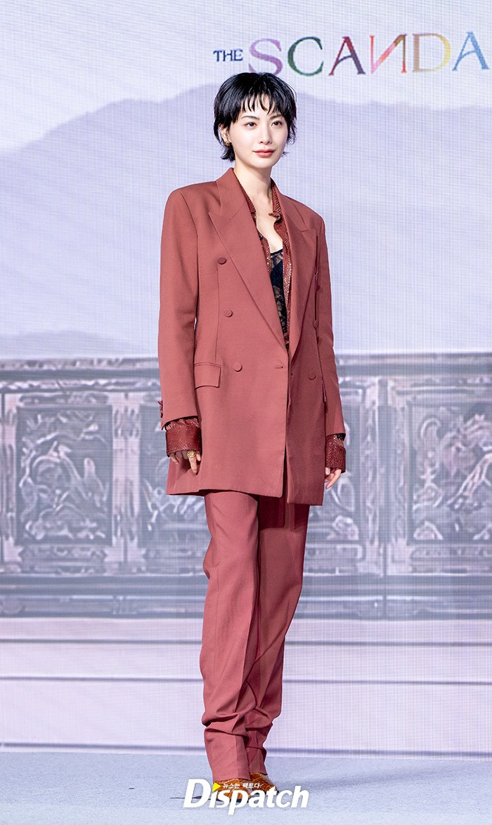 Sự kiện toàn sao khủng: Ji Chang Wook chuẩn bạch mã hoàng tử, mỹ nhân đẹp nhất thế giới ga lăng với Son Ye Jin- Ảnh 11.