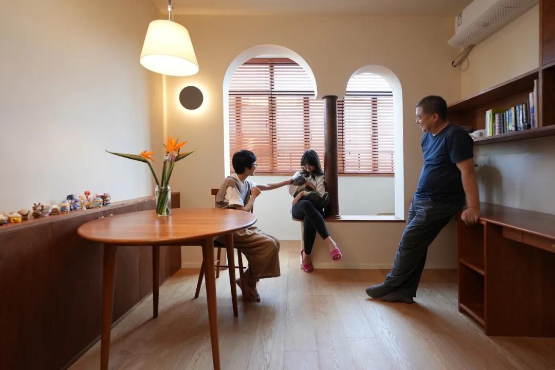 Từ nhà 180m² xuống căn hộ 45m², gia đình 3 người lại thấy dễ sống hơn: Con gái nói đây là ngôi nhà tốt nhất từng ở- Ảnh 4.