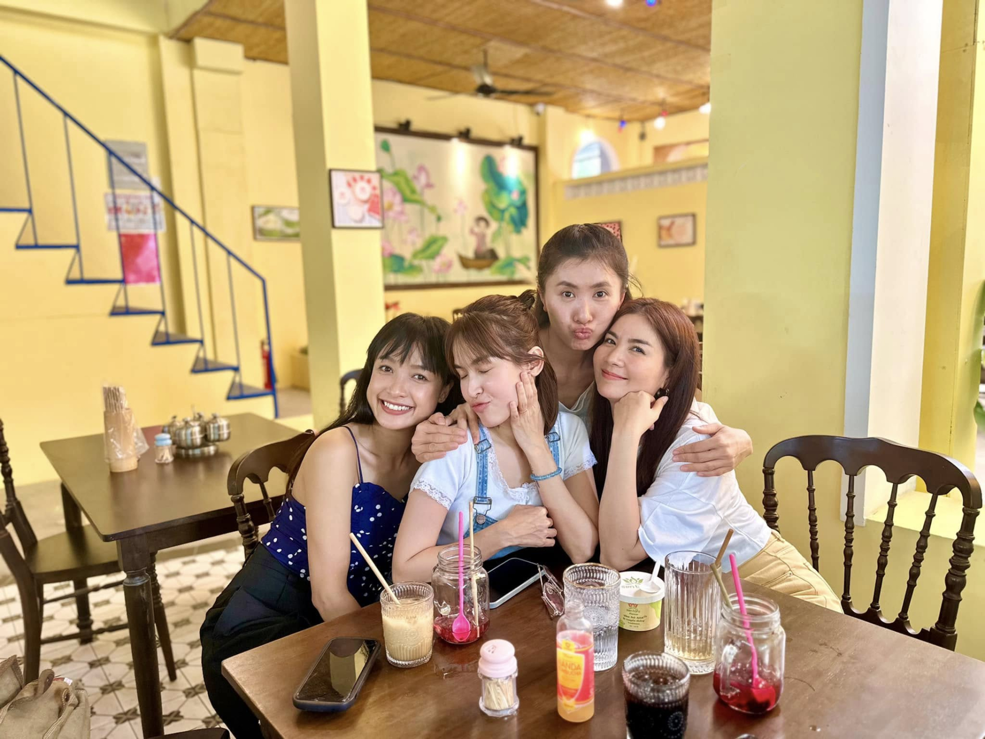 Nữ diễn viên đình đám đi bán bún bò Huế ở đường số 6, phường Tân Phong, TP.HCM- Ảnh 3.
