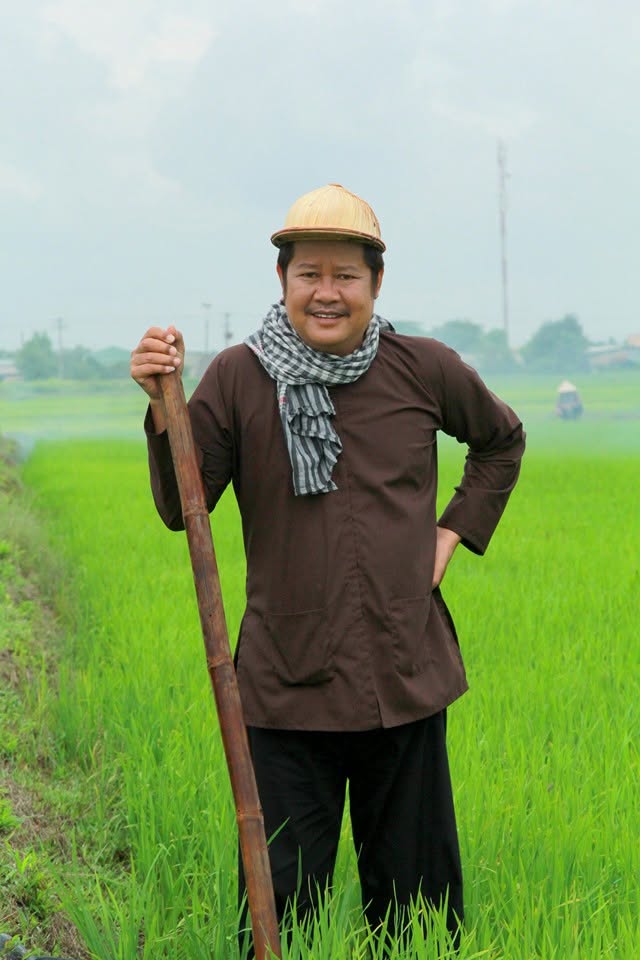 Nam NSND đình đám bỏ TP.HCM về bán cà phê, đồ ăn sáng ở đường Nguyễn Trung Trực, An Giang- Ảnh 1.