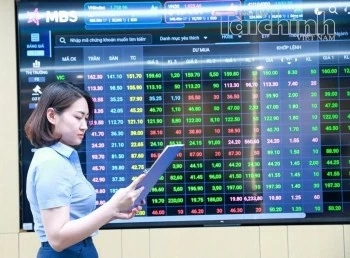 VN-Index bứt phá trong tháng 8, khối ngoại giảm mạnh bán ròng VN-Index bứt phá trong tháng 8, khối ngoại giảm mạnh bán ròng
