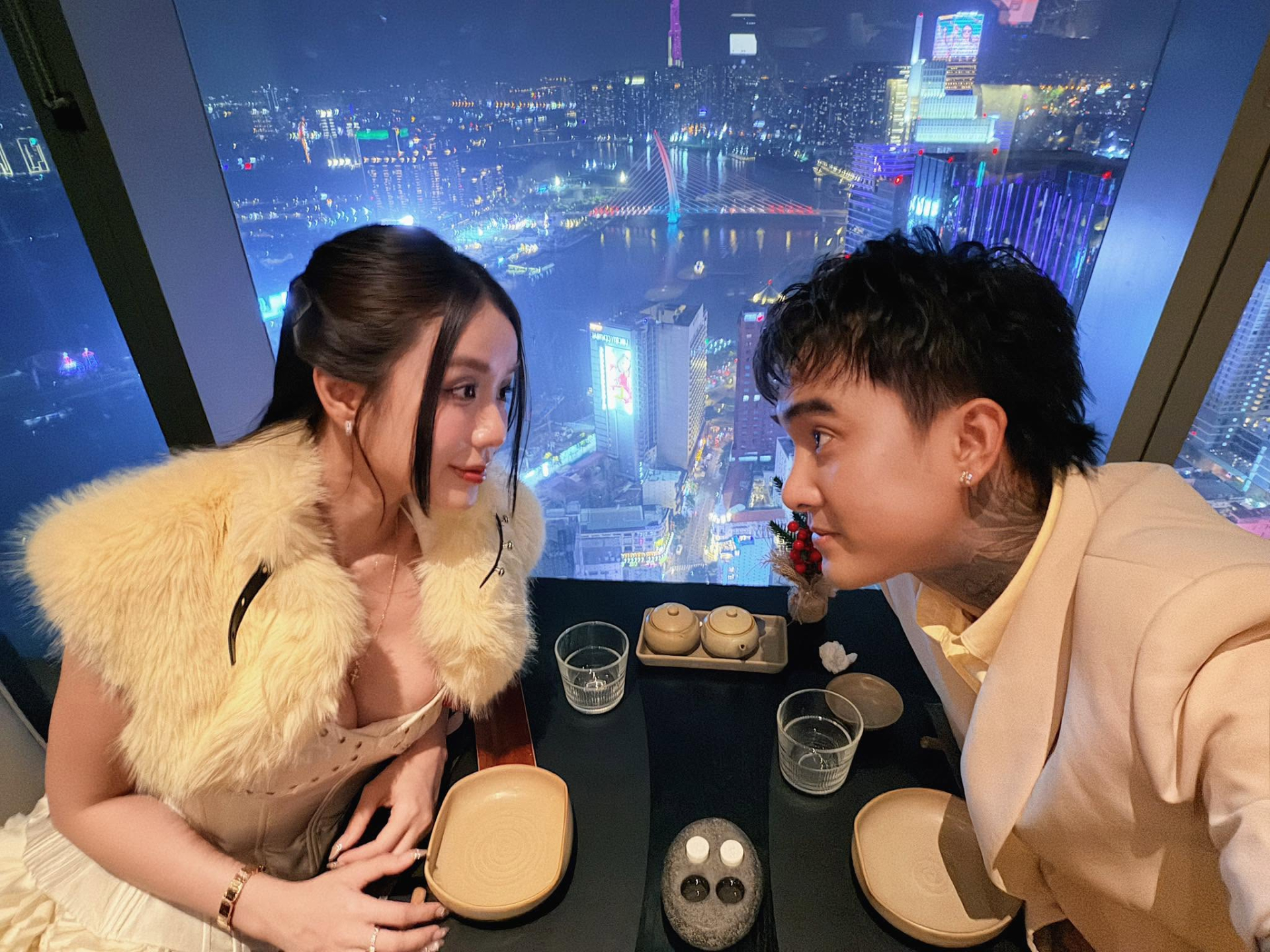 Mẹ đơn thân 2 con được ca sĩ Việt yêu say đắm, cắt máu thề nguyện trong ngày về chung một nhà- Ảnh 1.