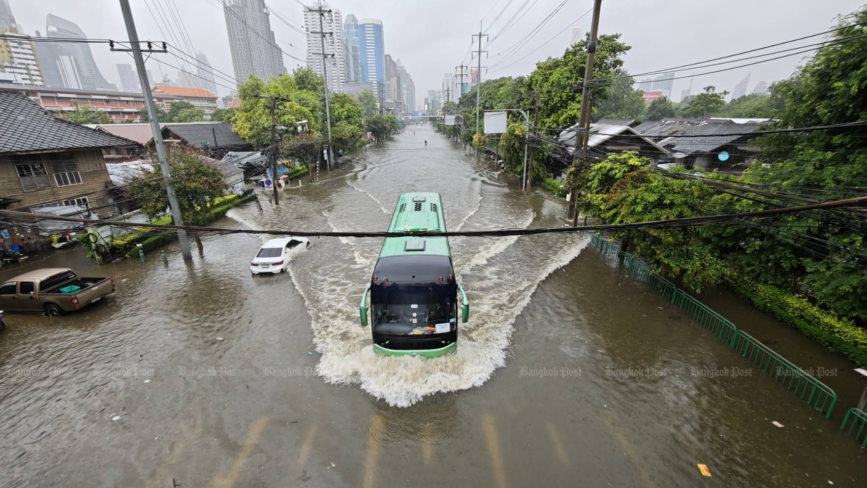 Toàn cảnh Bangkok sau gần 48 giờ mưa lớn, cả 50 quận đều là vùng thiên tai- Ảnh 7.