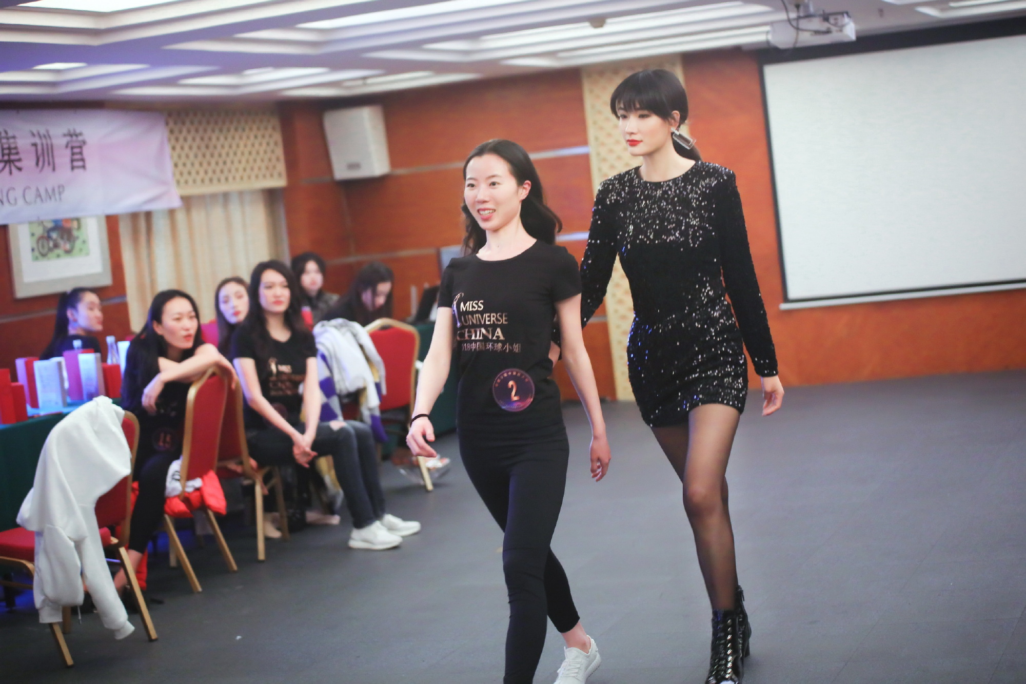 "Hoa hậu xấu nhất lịch sử showbiz" nay đã khác: Lột xác đẹp khó tin đến từng centimet, U40 làm chủ tịch nhưng chưa chồng- Ảnh 8.